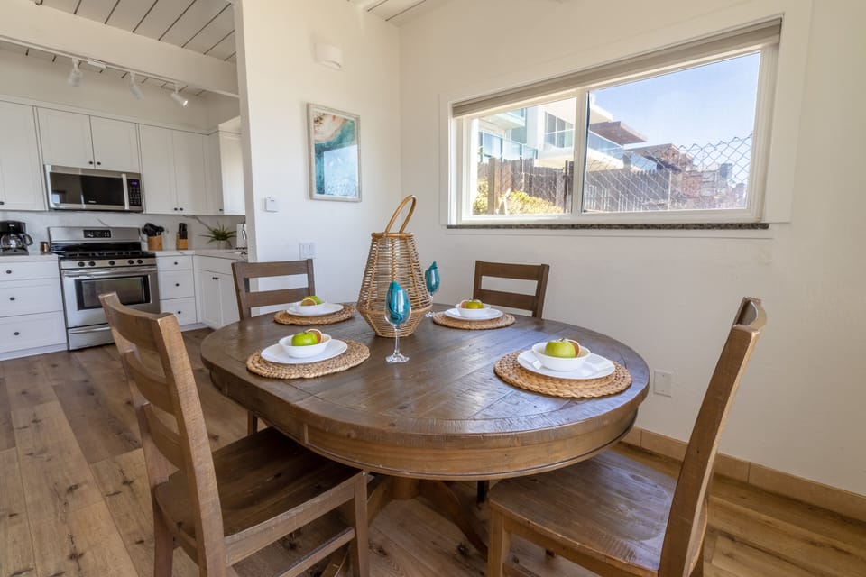 1615-1-Dining-Area