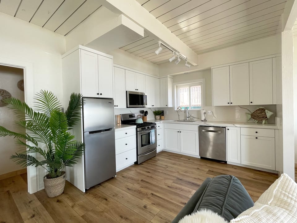 1615-1 Wide View of Kitchen