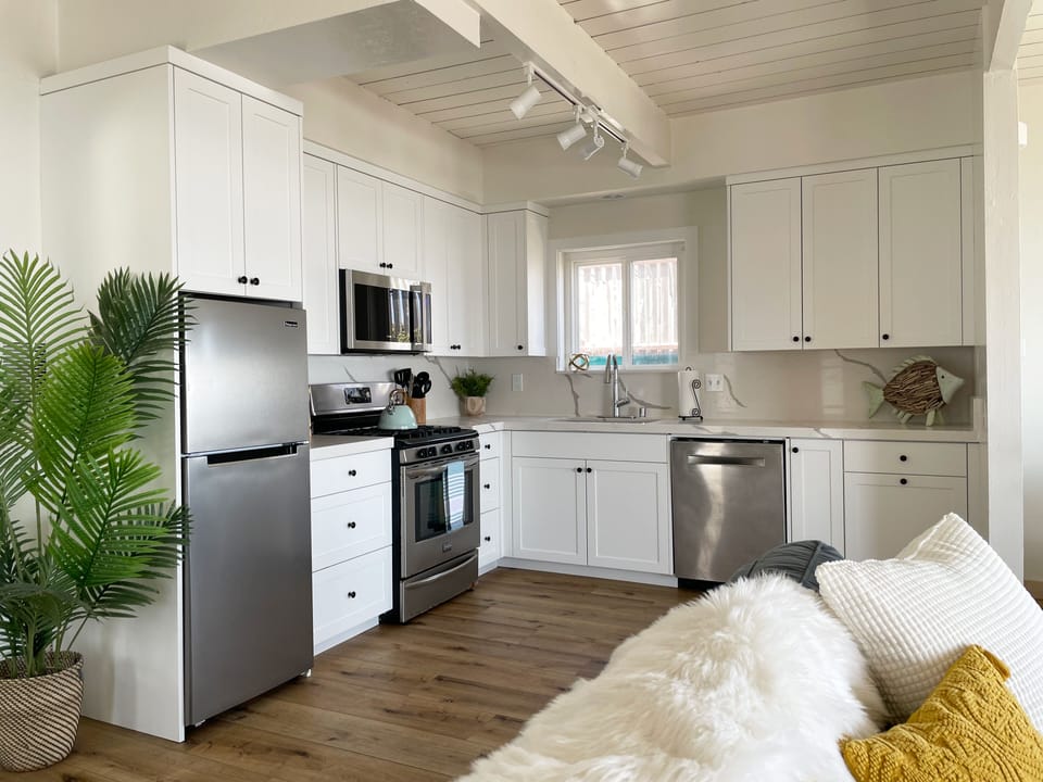 1615-1 Kitchen Close Up