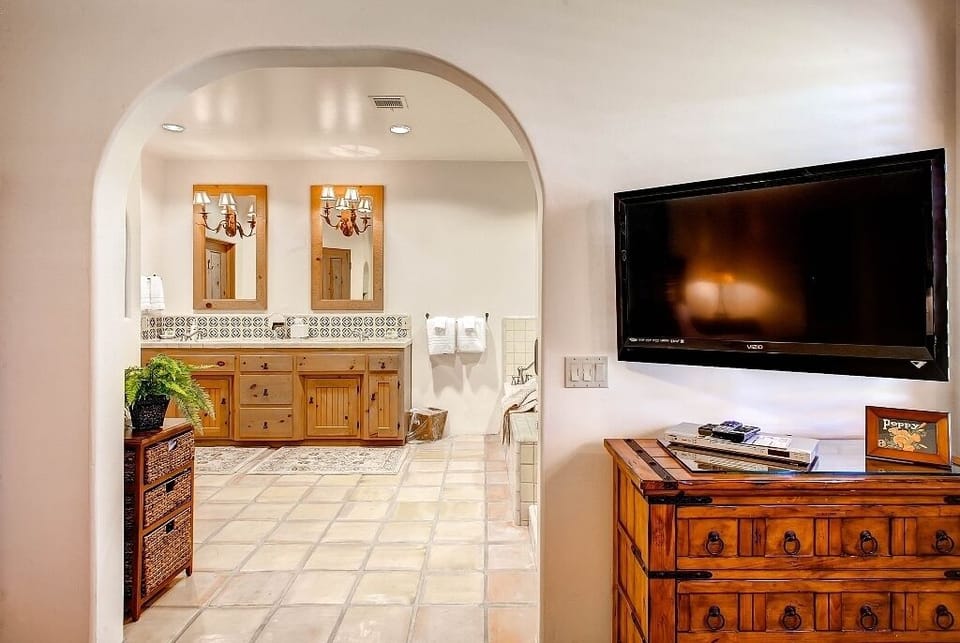 King Bedroom with Private Attached Bathroom - Large ensuite bathroom