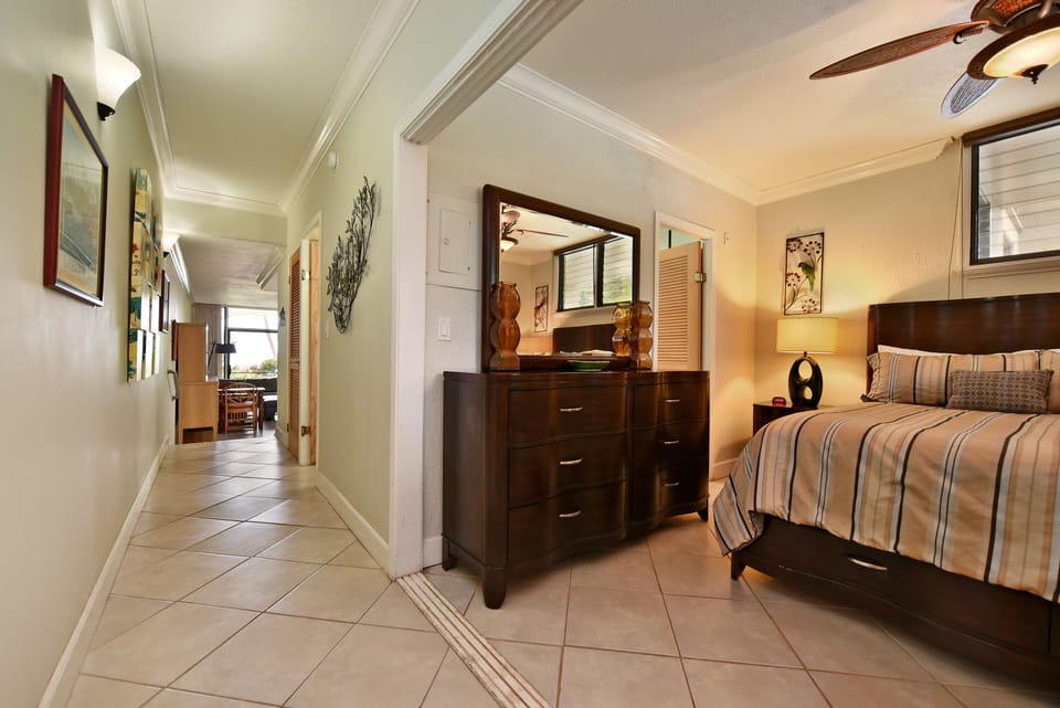 Entry to bed room from hallway