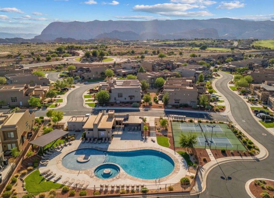 Ariel Views of Amenities and Surrounding Areas