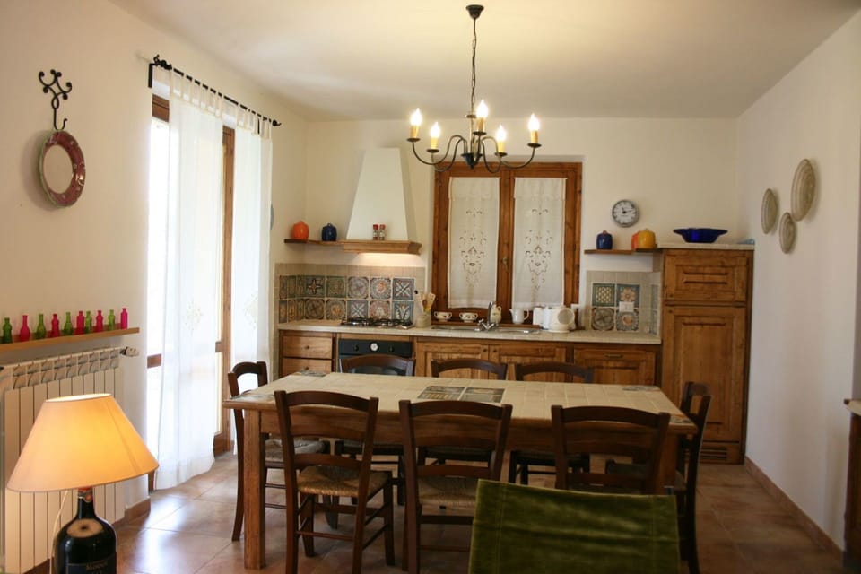 Room, Furniture, Property, Interior Design, Building, Dining Room, Ceiling, Table, House, Floor