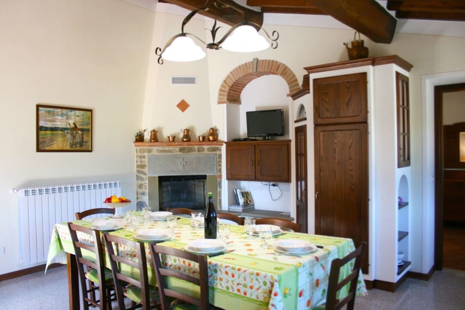 Room, Property, Furniture, Building, Interior Design, Ceiling, House, Real Estate, Architecture, Dining Room