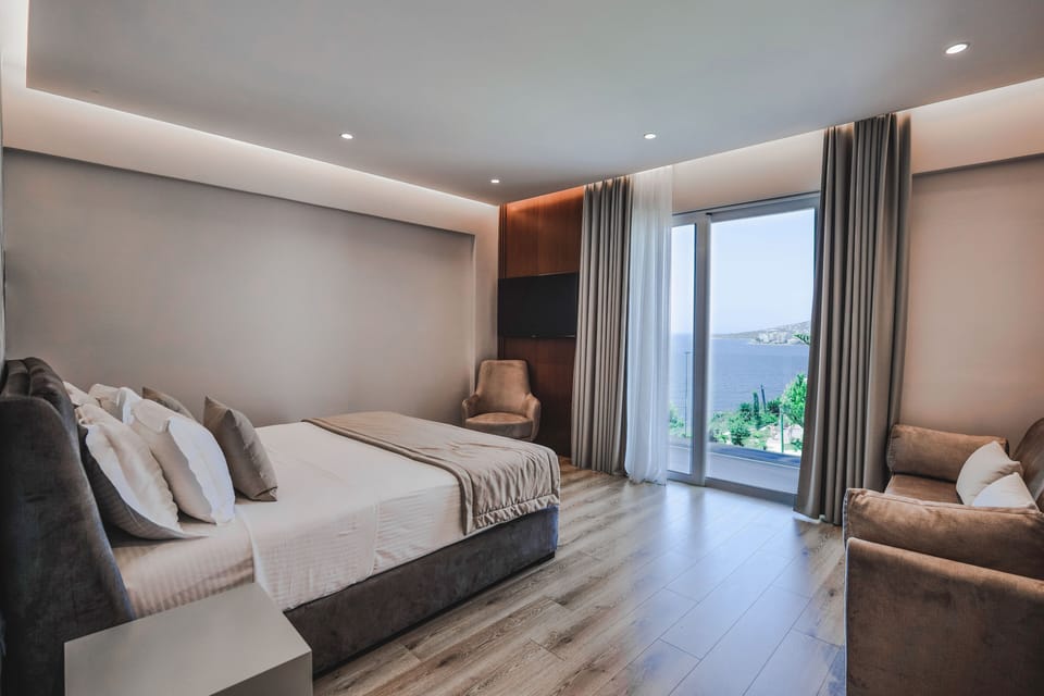Junior Suite, 1 King Bed, Beach View | Minibar, desk, soundproofing, WiFi (free)