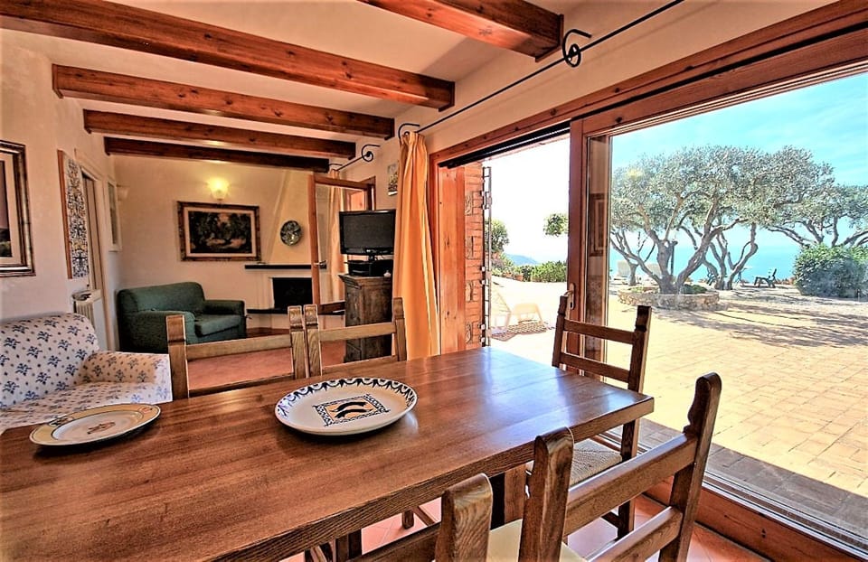 Property, Room, Building, Furniture, Interior Design, House, Home, Table, Real Estate, Living Room