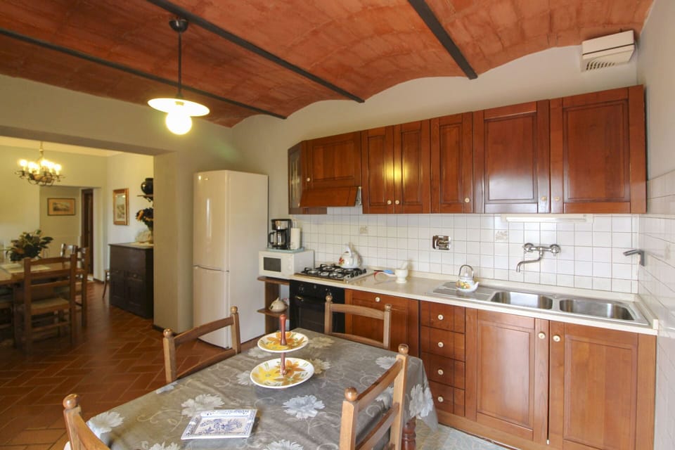 Furniture, Interior Design, Flooring, Countertop, Ceiling, Wood, Kitchen, Floor, Cabinetry, Kitchen Appliance