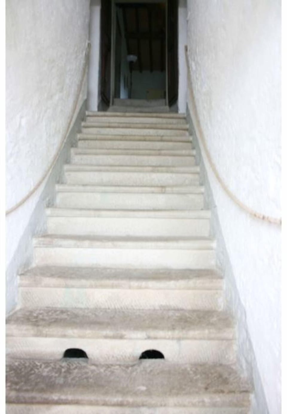 Stairs, Wall, Architecture, Floor, Room, Concrete, Flooring, Tile, Marble, Building
