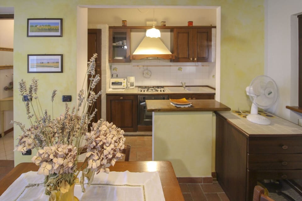 Furniture, Interior Design, Countertop, Wood, Flooring, Kitchen, Kitchen Appliance, Ceiling, Room, Lighting