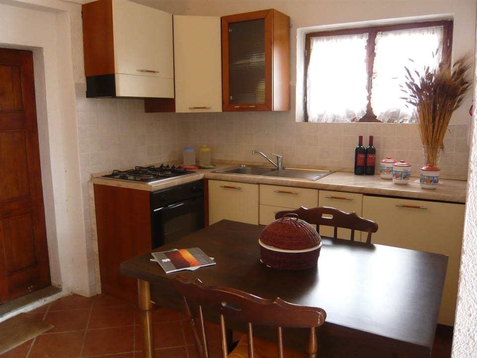 Dining Room, Kitchen