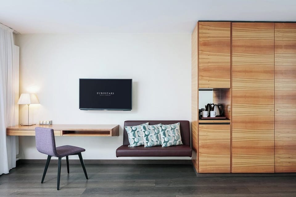 Minibar, in-room safe, desk, laptop workspace
