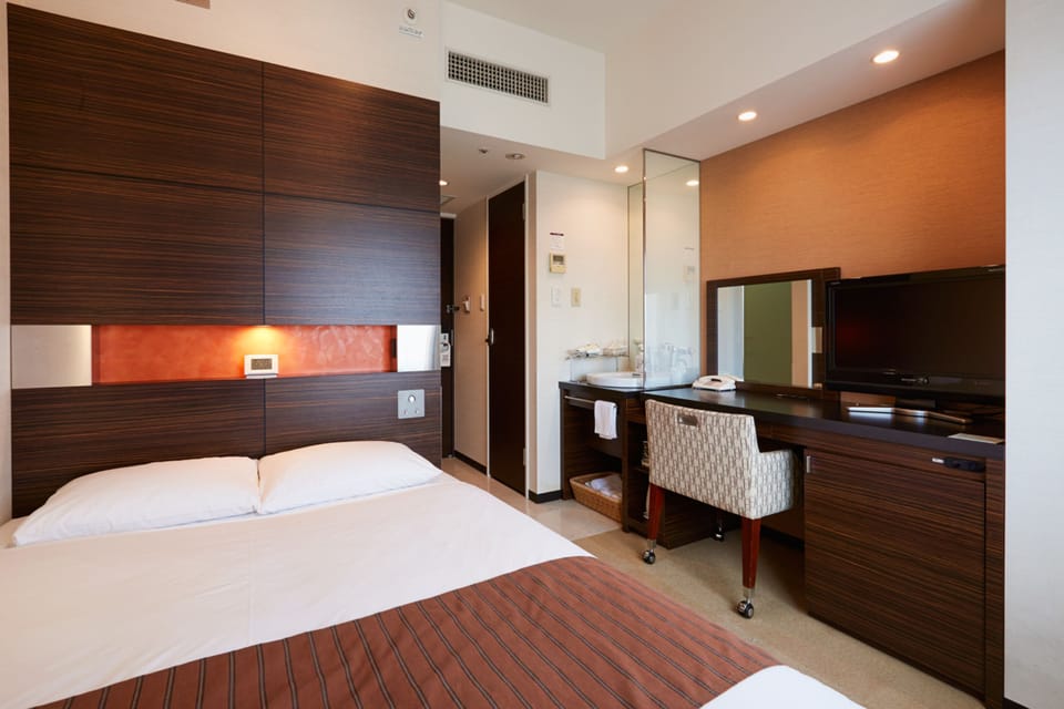 Desk, WiFi (free), bed sheets