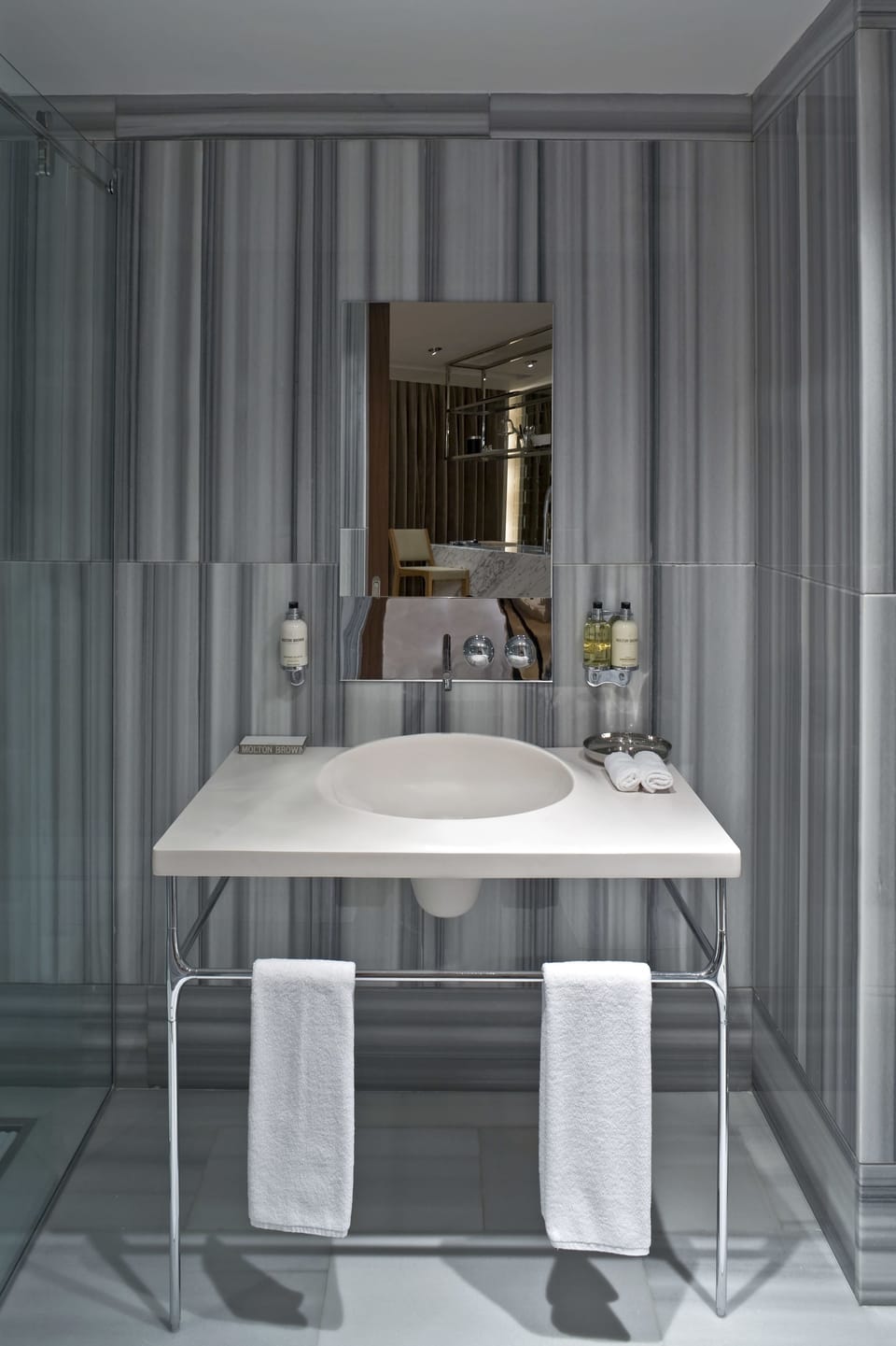 Shower, rainfall showerhead, free toiletries, hair dryer