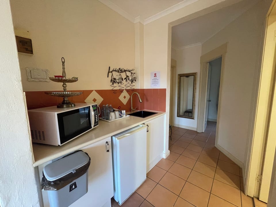 2 Bedroom Garden View (Verdlho) | Private kitchen | Coffee/tea maker, fridge, microwave, electric kettle