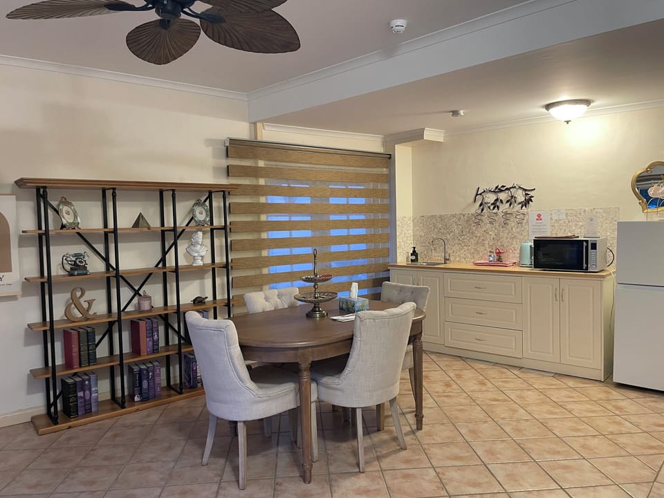Loft Unit (Merlot) | Living area | Flat-screen TV, fireplace, DVD player