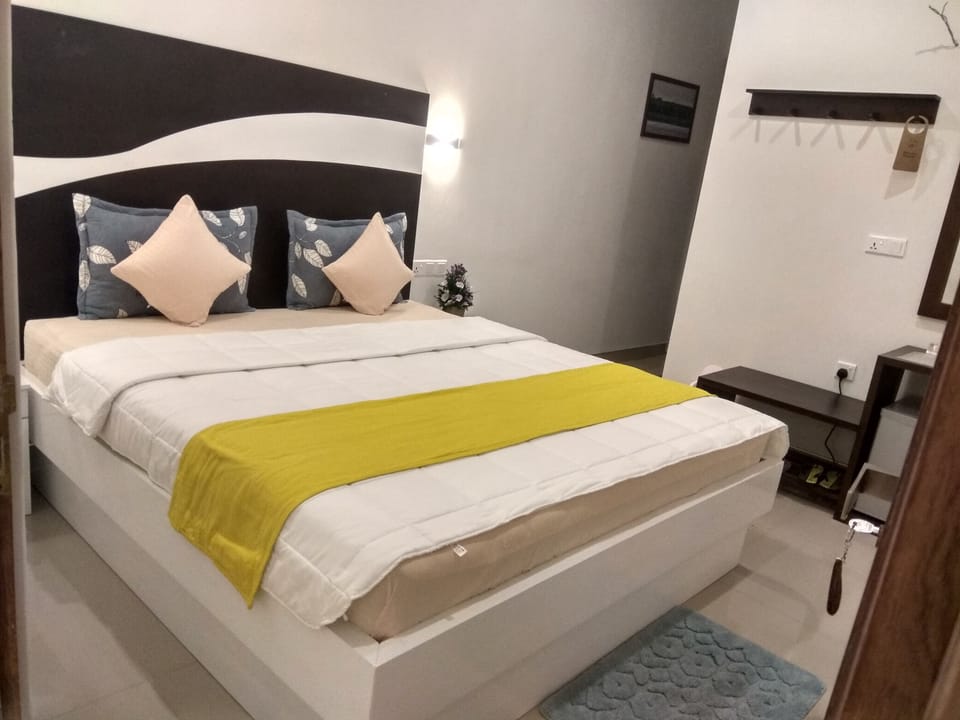 Economy Suite, 2 Bedrooms, Garden View, Garden Area | 1 bedroom, hypo-allergenic bedding, minibar, in-room safe