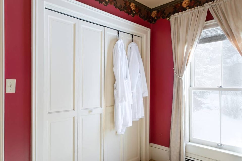 Honeymoon Room, 1 Queen Bed, Ensuite, Mountain View | Premium bedding, pillowtop beds, individually decorated
