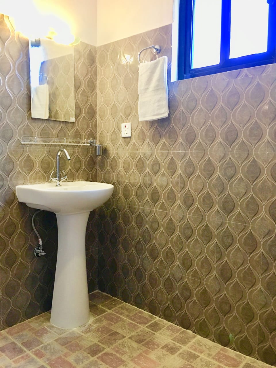 Standard Double or Twin Room, 1 Bedroom, Accessible, Garden View | Bathroom sink