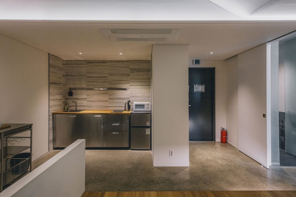 Fridge, coffee/tea maker, electric kettle