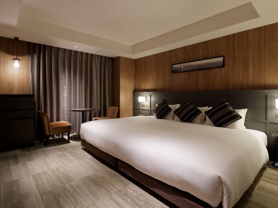 Superior , 1 bed WideKing, Non Smoking | In-room safe, individually decorated, individually furnished