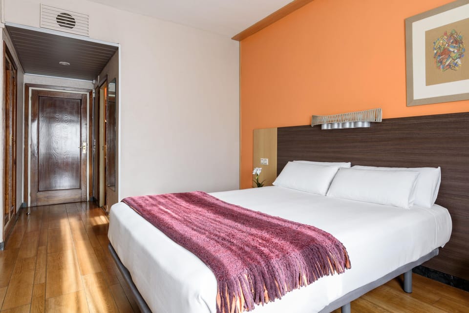 In-room safe, desk, free WiFi, bed sheets
