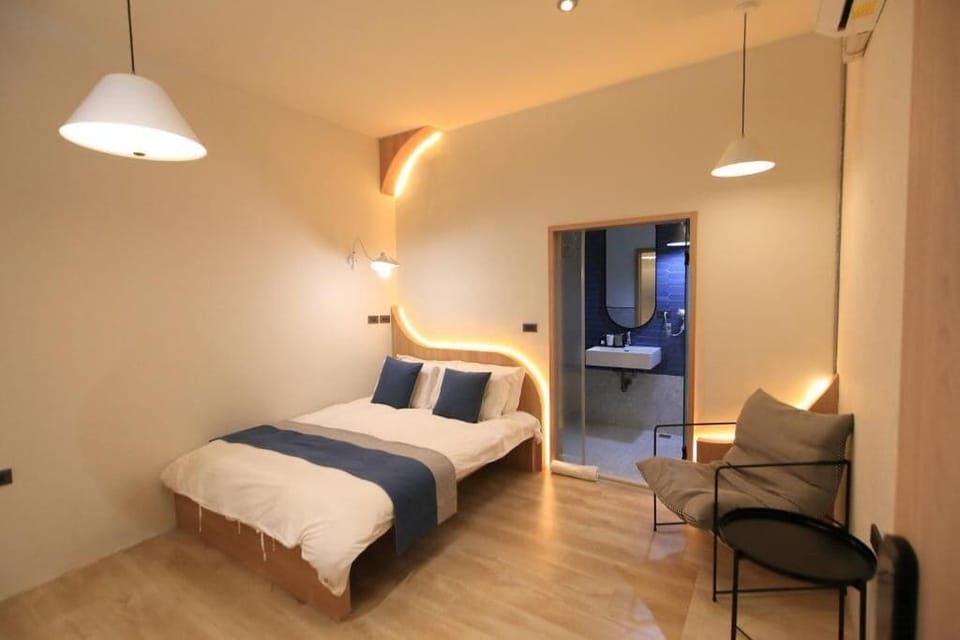 Standard Double Room | Down comforters, desk, blackout drapes, soundproofing