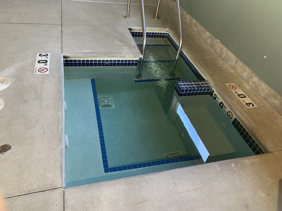 Indoor spa tub
