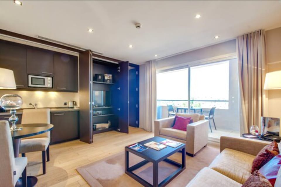 1 bedroom, premium bedding, in-room safe, desk