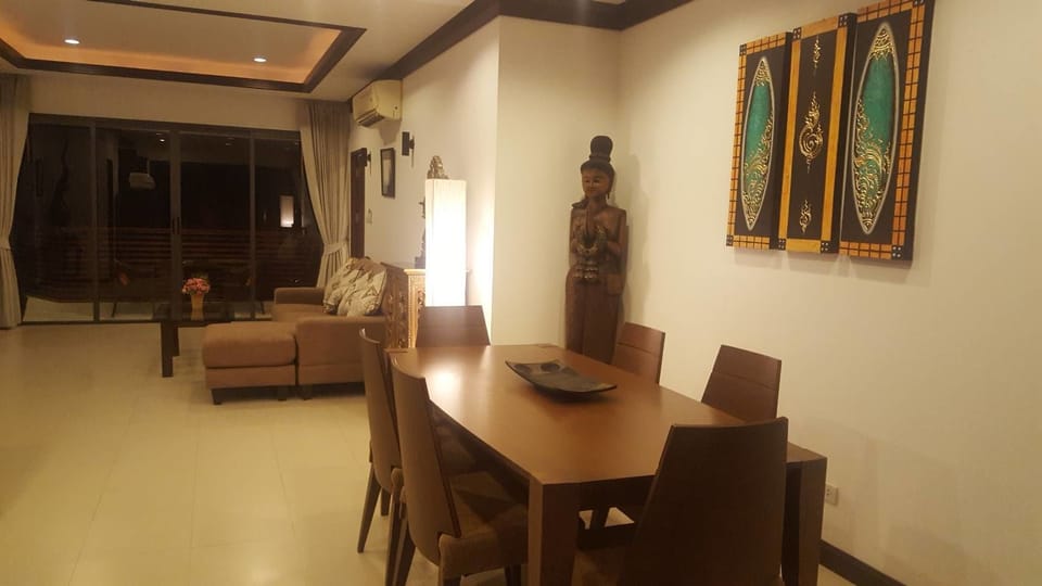 Family Suite, 2 Bedrooms, Pool View, Poolside | In-room safe, desk, blackout drapes, soundproofing