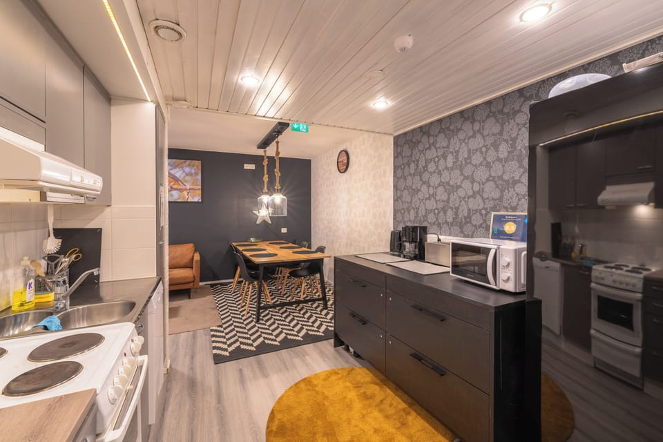 Economy Room, 2 Twin Beds, Non Smoking, Shared Bathroom | Shared kitchen | Electric kettle