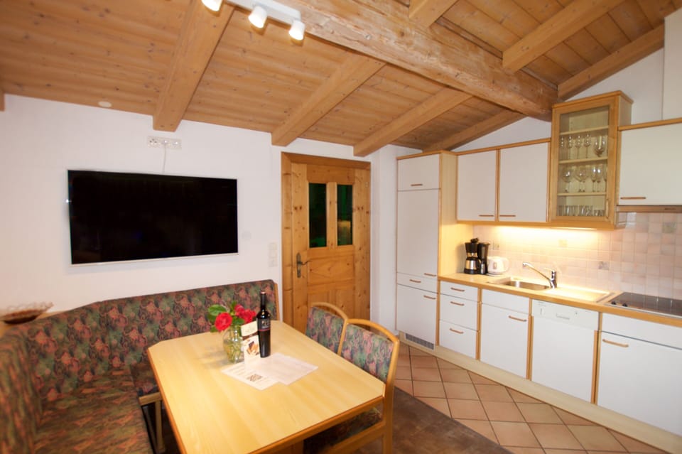 Deluxe Apartment, 2 Bedrooms, Mountain View, Mountainside | Private kitchenette | Fridge, stovetop, dishwasher, coffee/tea maker