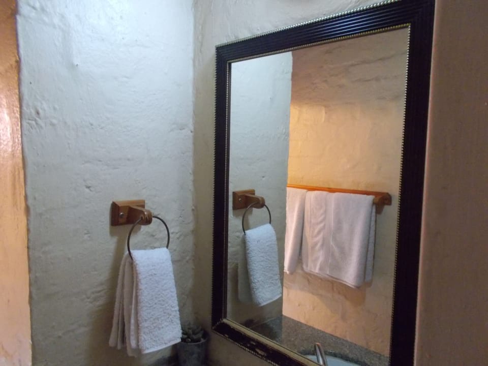 Executive Room | Bathroom amenities | Combined shower/tub, deep soaking tub, rainfall showerhead