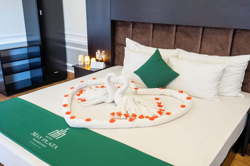 Luxury Studio | Minibar, in-room safe, desk, laptop workspace