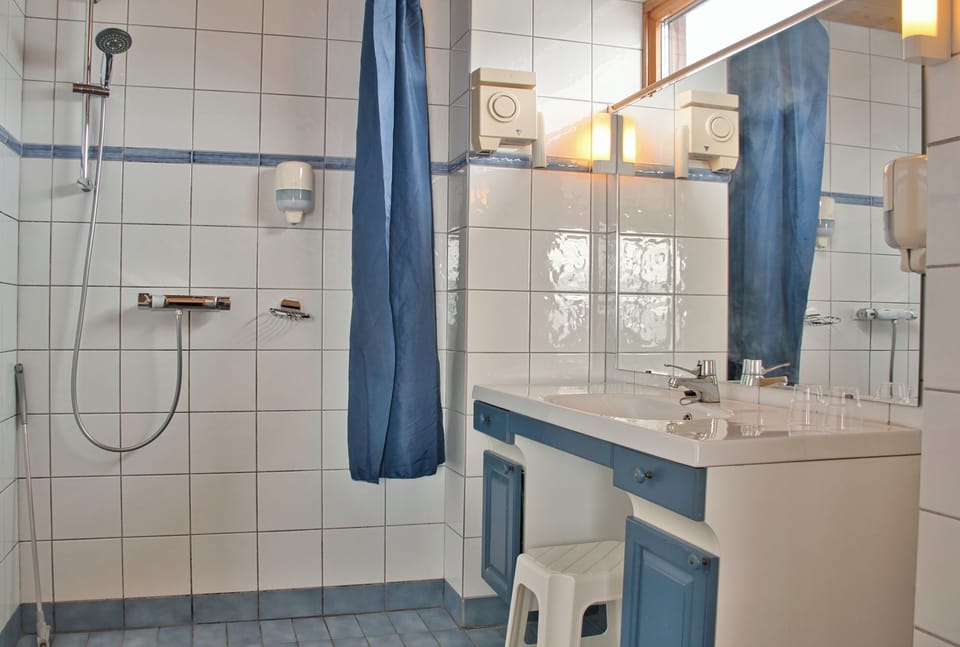 Double Room | Bathroom | Hair dryer (on request), towels