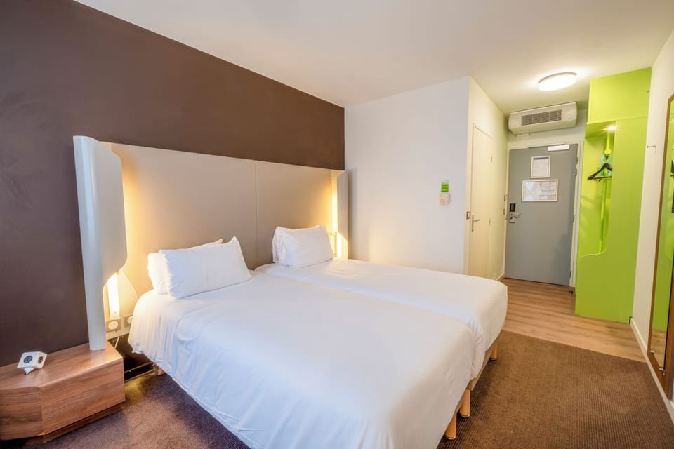 Standard Room, 2 Twin Beds | Premium bedding, individually furnished, desk, laptop workspace