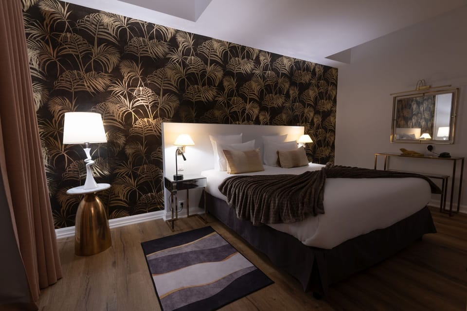Chambre Prestige Vue Citadelle | Free minibar items, in-room safe, individually furnished, desk
