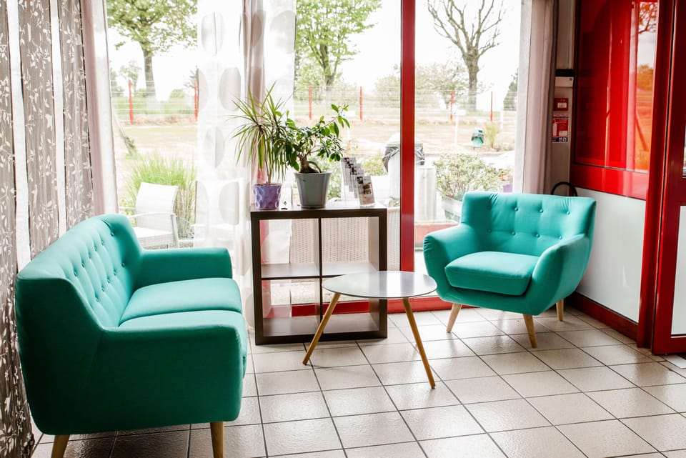 Lobby lounge