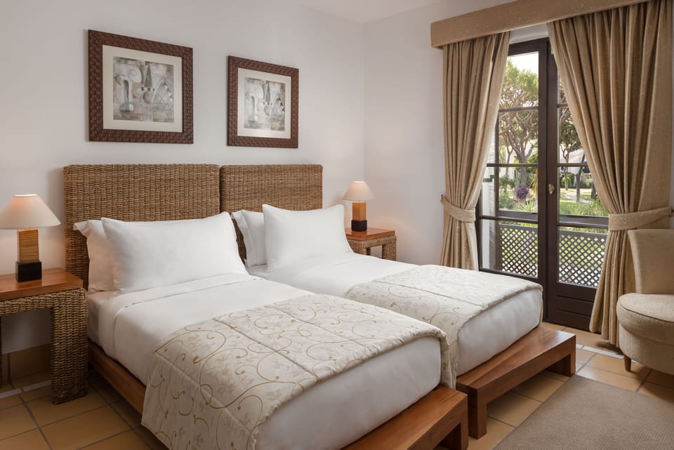 In-room safe, iron/ironing board, WiFi, bed sheets