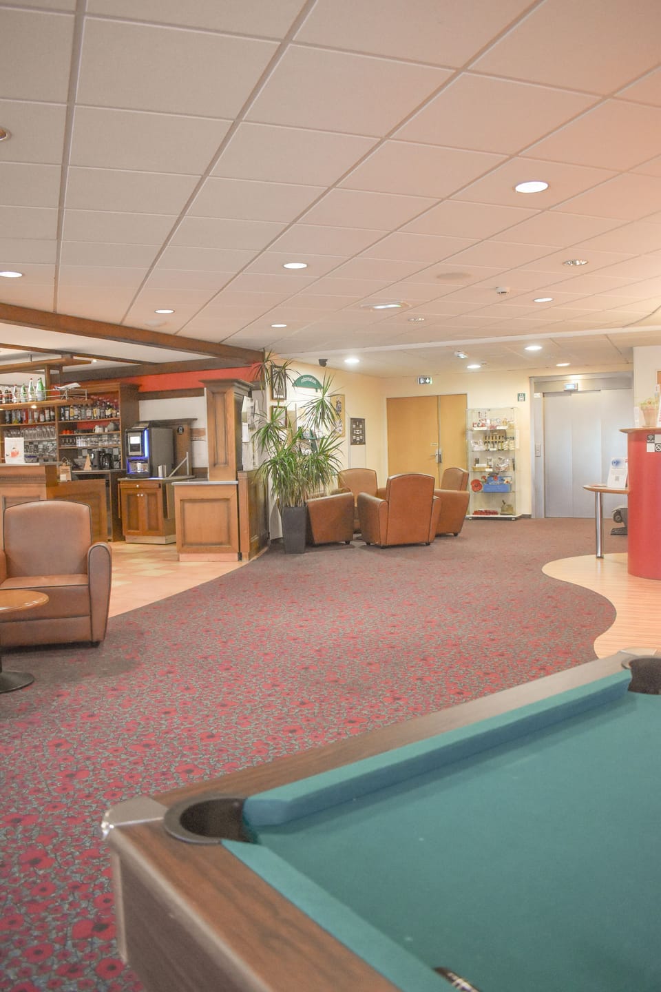 Lobby lounge