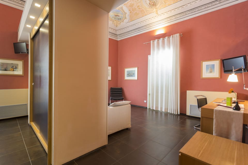 Suite | Premium bedding, minibar, in-room safe, desk