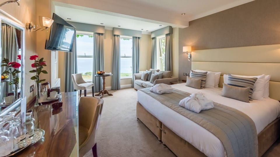 Deluxe Double or Twin Room, Sea View | In-room safe, desk, iron/ironing board, free WiFi