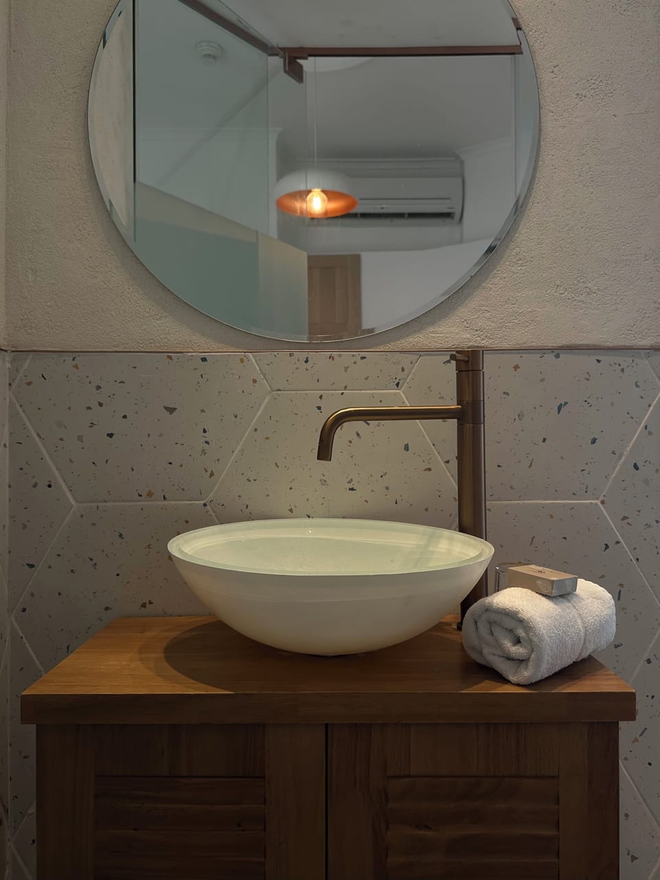 Deluxe Room, Jetted Tub | Bathroom | Free toiletries, towels