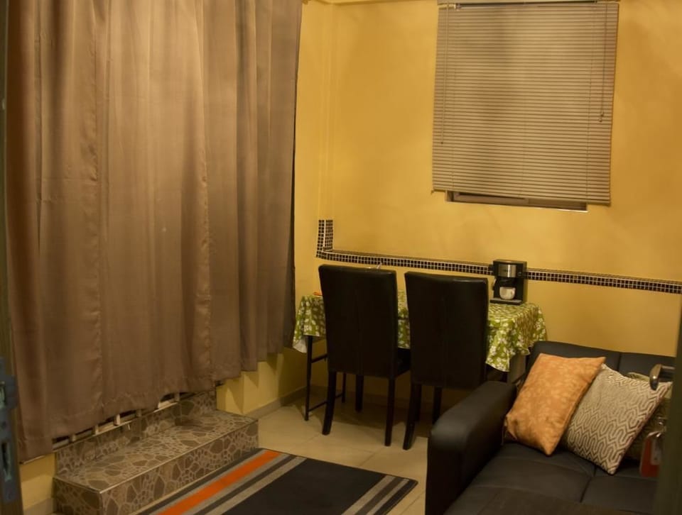 Executive Suite, Private Bathroom | Living area | Flat-screen TV