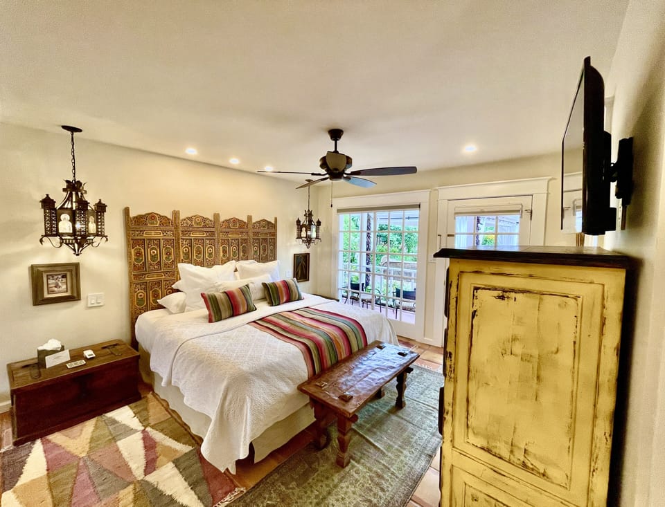 Deluxe Room, 1 King Bed, Garden View, Courtyard Area | 1 bedroom, Egyptian cotton sheets, in-room safe, free WiFi