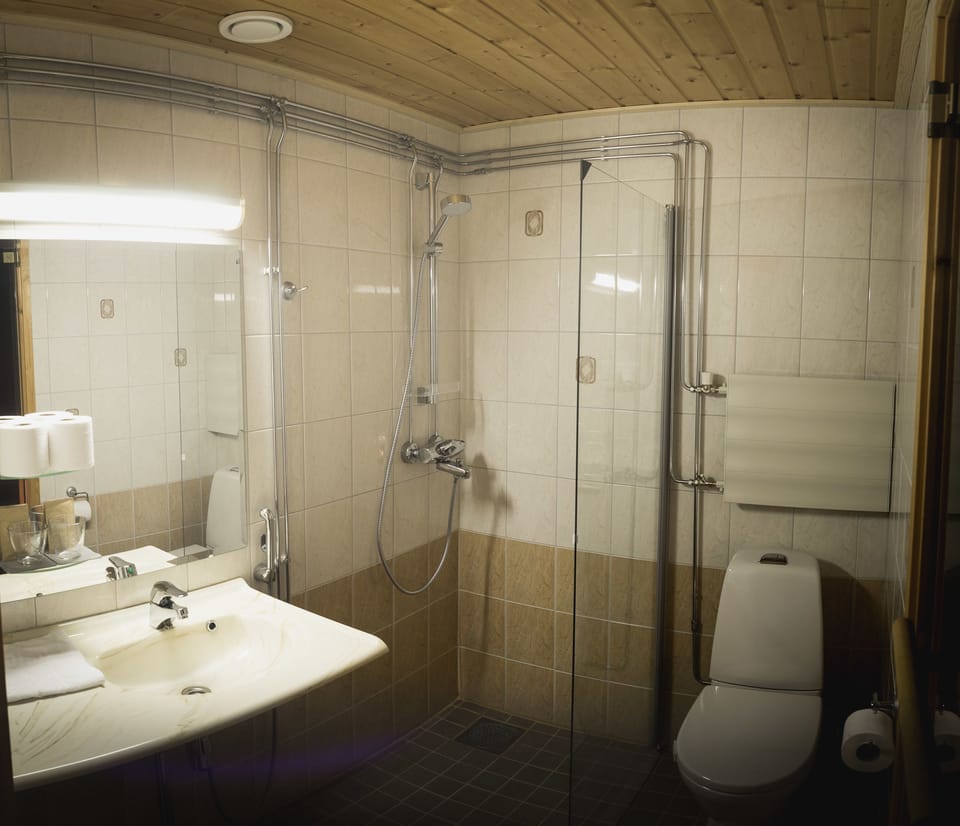 Superior Room | Bathroom | Shower, hair dryer, towels, soap