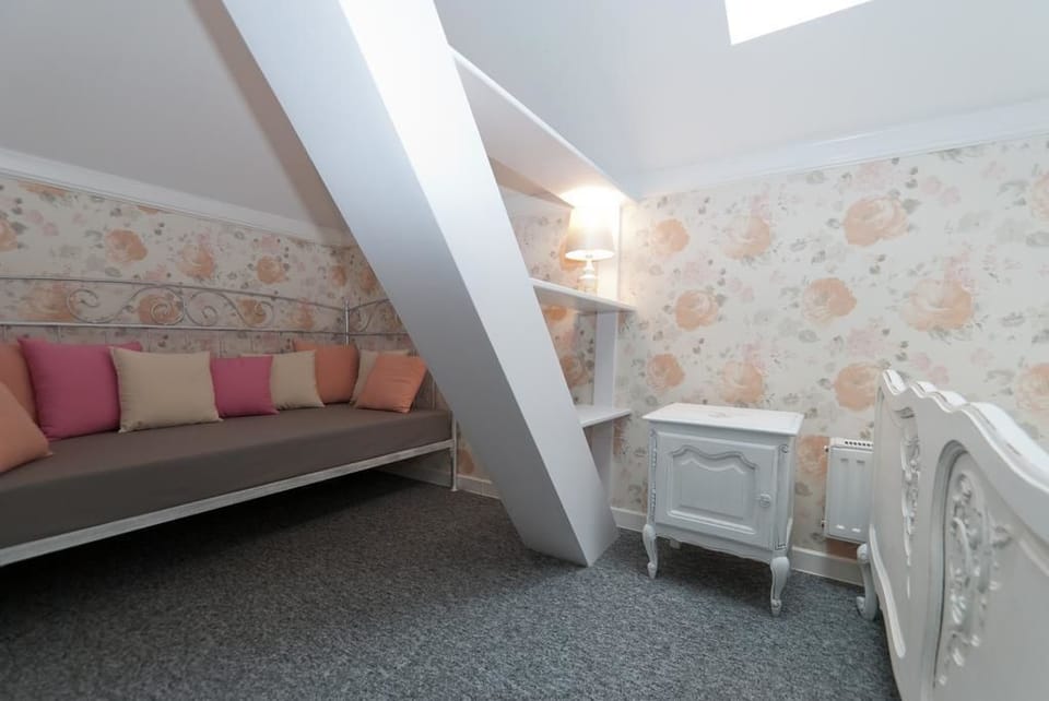 Family Room (23; bed king-size + small bed 170x90) | Blackout drapes, iron/ironing board, free WiFi, bed sheets