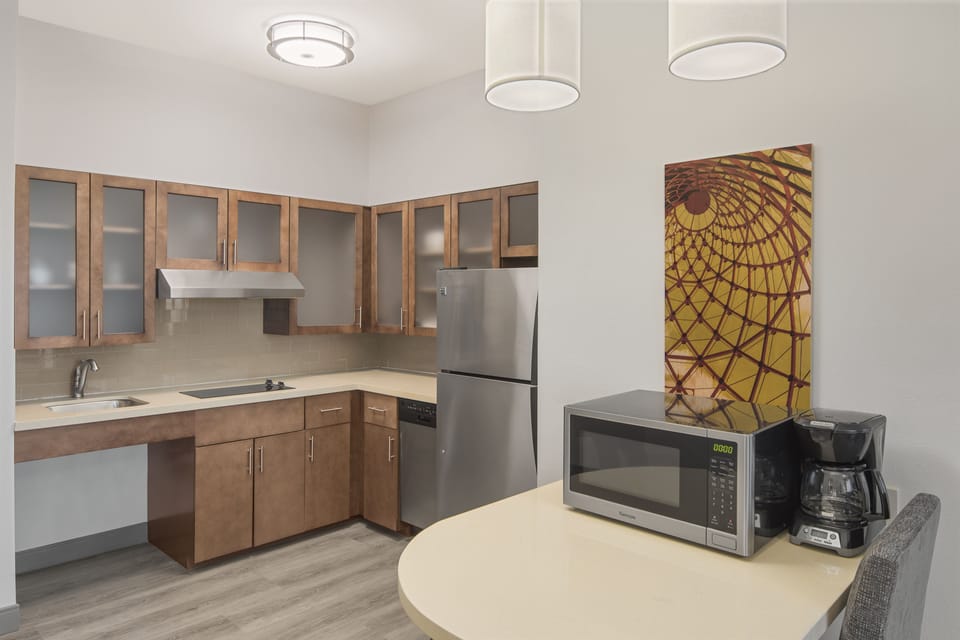 Full-size fridge, microwave, stovetop, dishwasher