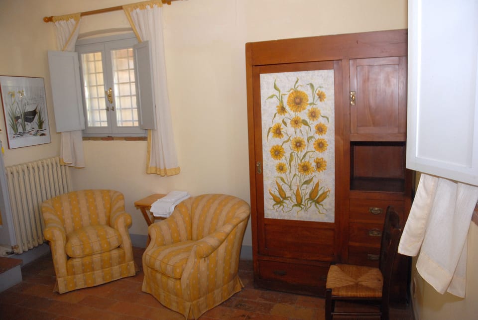 Villa, 6 Bedrooms | Living area | Fireplace