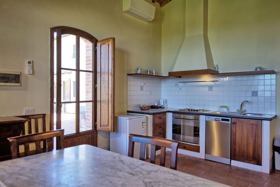 Dining Room, Kitchen