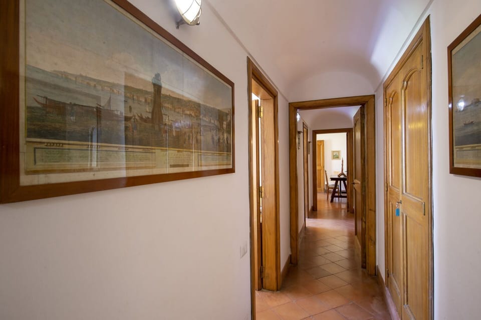 villa-deli-positano-villa-hallway